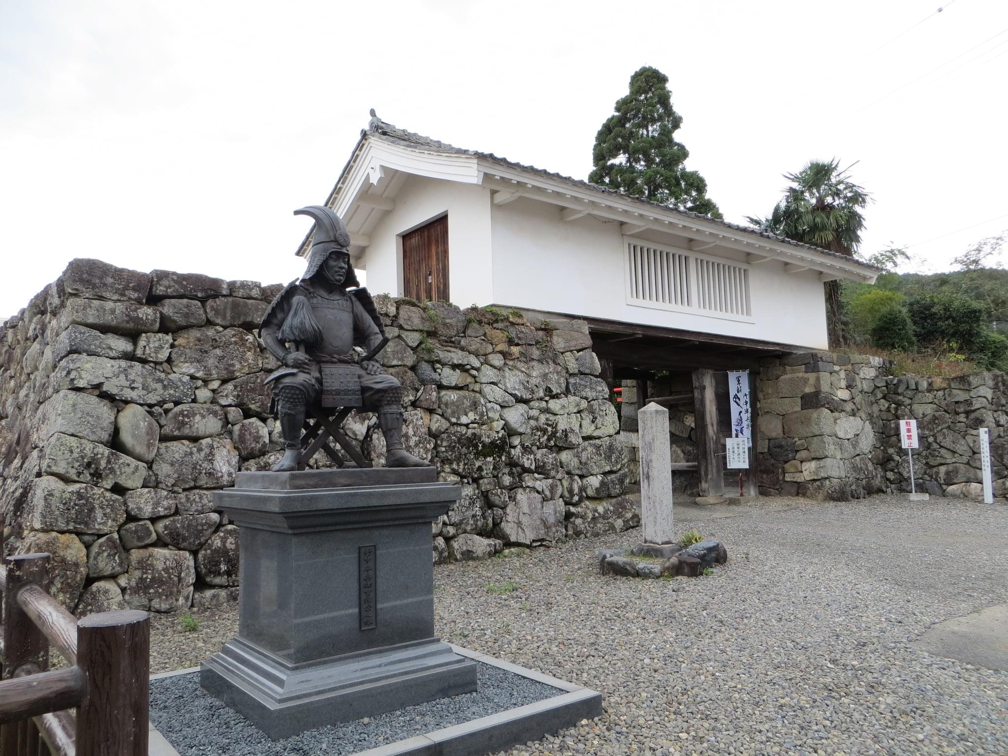 武将像を巡る：座像 其の二 – 武将愛
